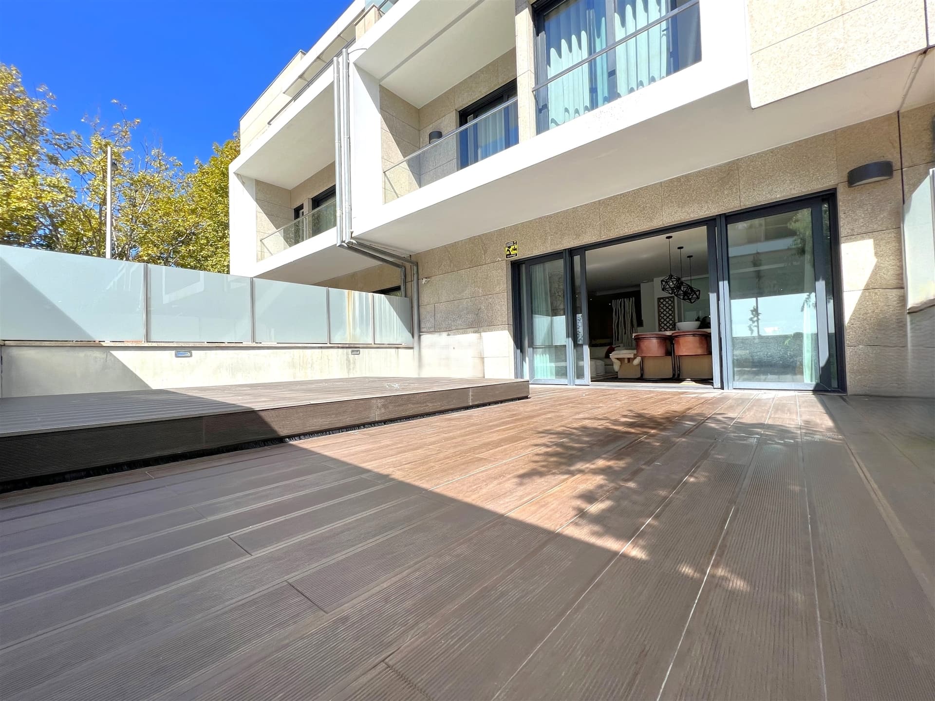 Featured property image in slider gallery