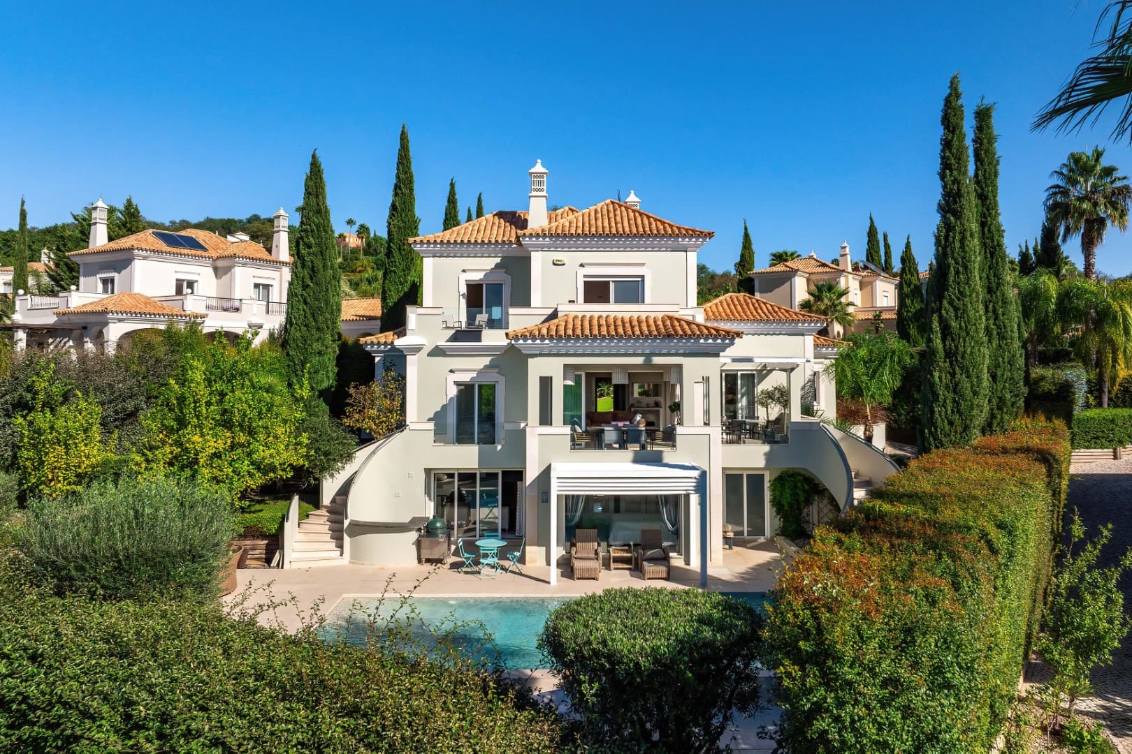 Decorative image of a house for service section